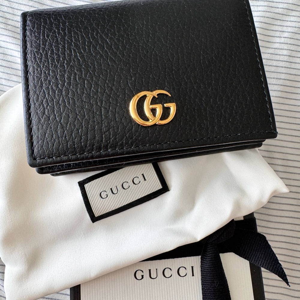 Gucci Black Pebbled Leather Wallet with Gold Double G - Picture 1 of 9